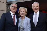 Klassik am Odeonsplatz 2016: Ulrich Kowalewski. Direktor der Niederlassung München, Edmund Stoiber mit Frau Karin (©Foto: Ingrid Grossmann)